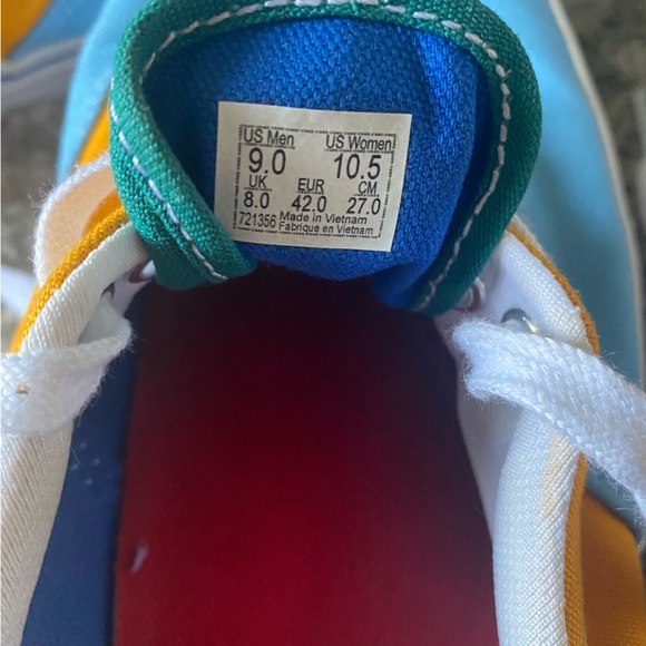 Vans - Picture 3 of 3